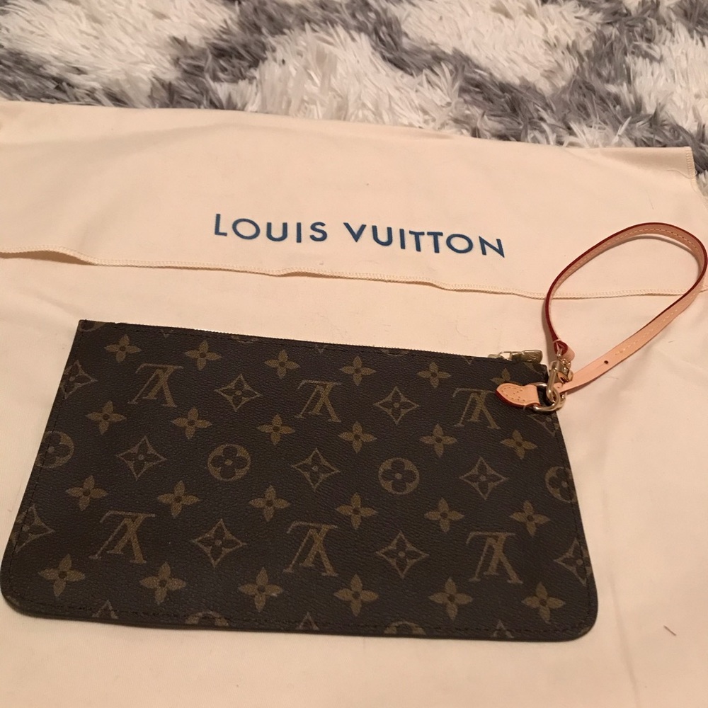 LV pouch